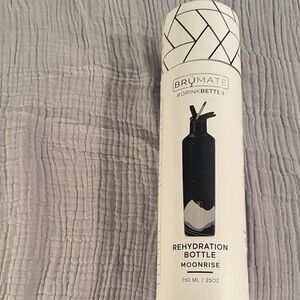 BrüMate Rehydration Bottle - Black and White